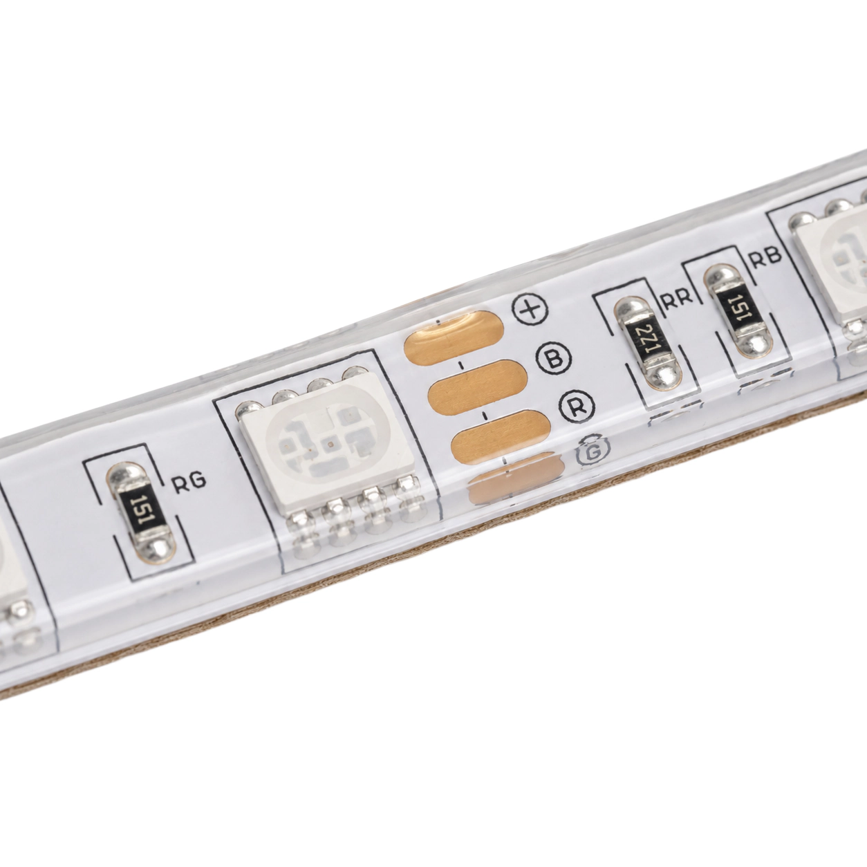 Detail zalité vrstvy chránící LED čipy pásku